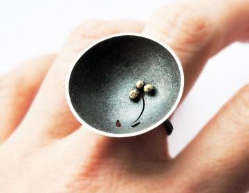 Oxidized Sterling Silver Ring. 18kt Gold. Black. Domed. THE THREE PETALS Ring. Handmade by Maria Goti Joyas.