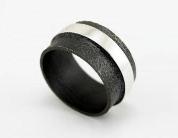 Oxidized - Texturized Sterling Silver Band Ring - Wedding Band. Black and White. ORBITA II Ring. Unisex. Handmade by Maria Goti Joyas.