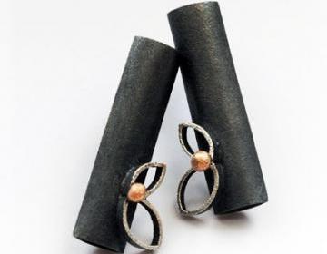 Oxidized Sterling Silver Earrings. 18kt Gold. Black. Post. FOLIUM 2 Earrings. Handmade by Maria Goti Joyas.